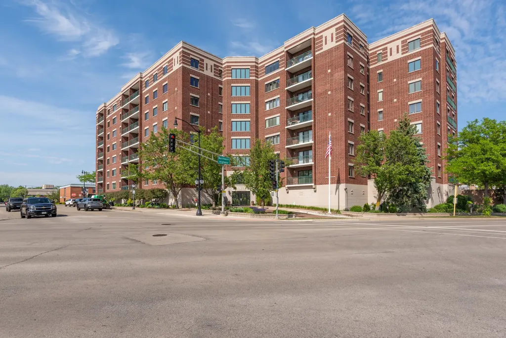 201 North Vail Avenue Arlington Heights IL 60004