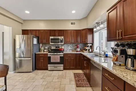 201 North Vail Avenue Arlington Heights IL 60004