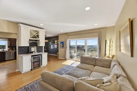201 North Vail Avenue Arlington Heights IL 60004