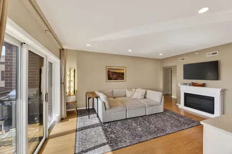 201 North Vail Avenue Arlington Heights IL 60004