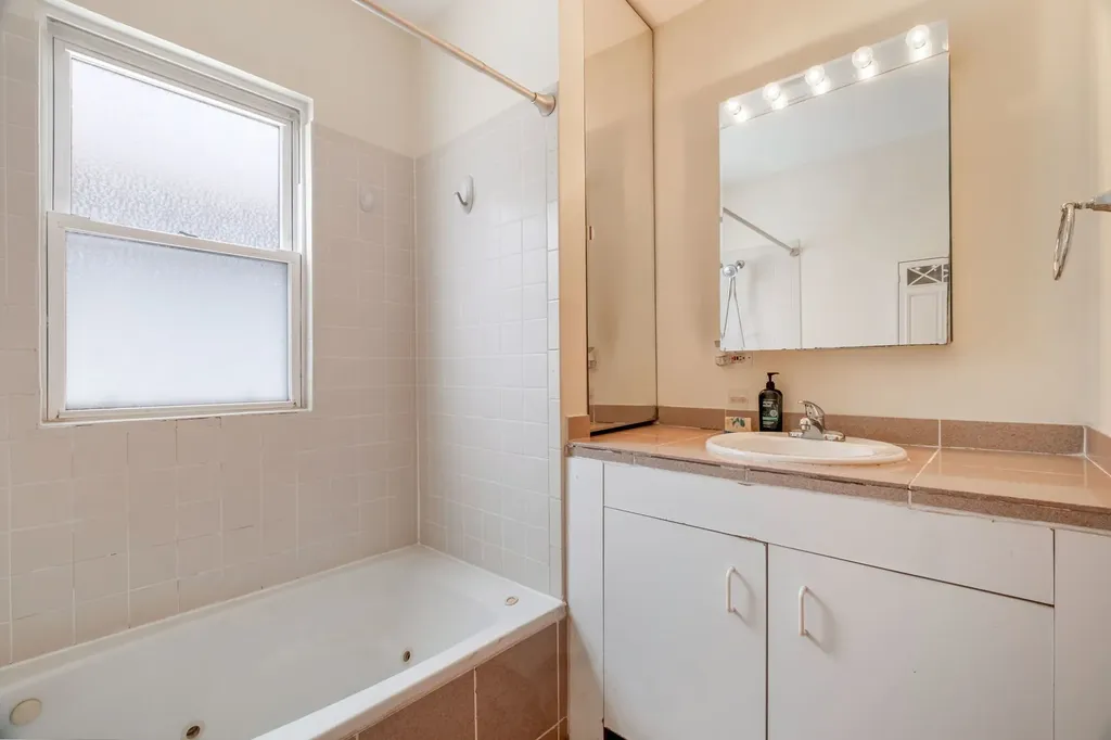5424 North Mobile Avenue Chicago IL 60630