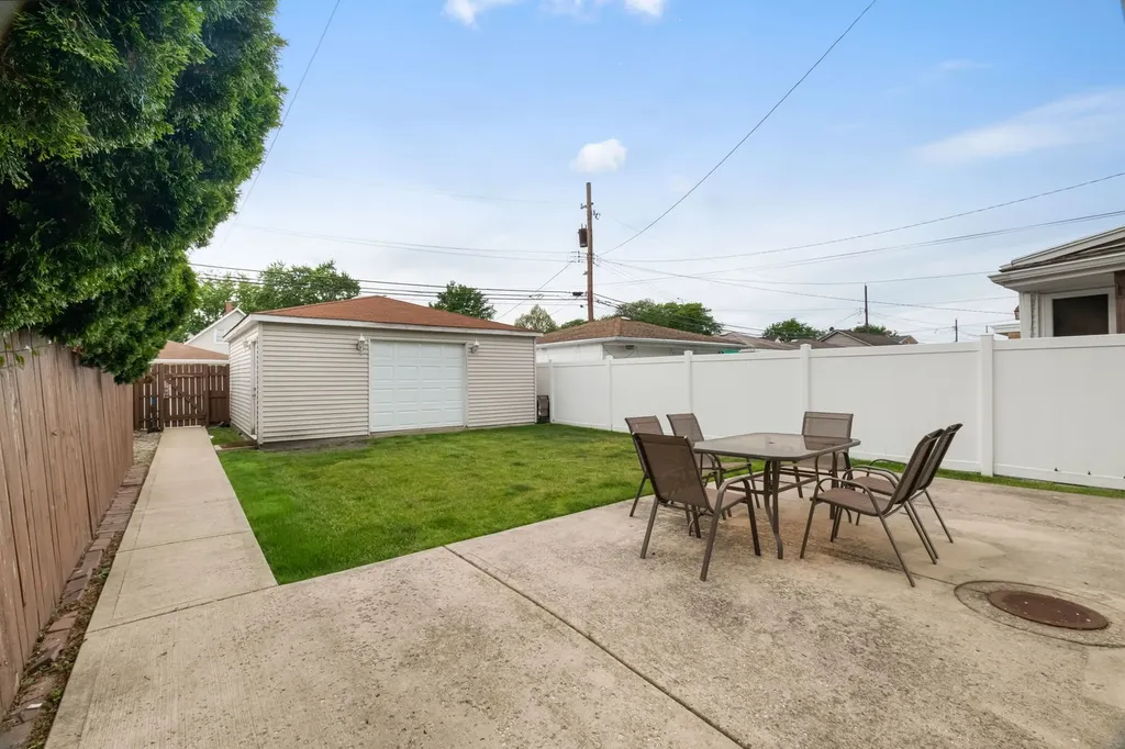 5424 North Mobile Avenue Chicago IL 60630