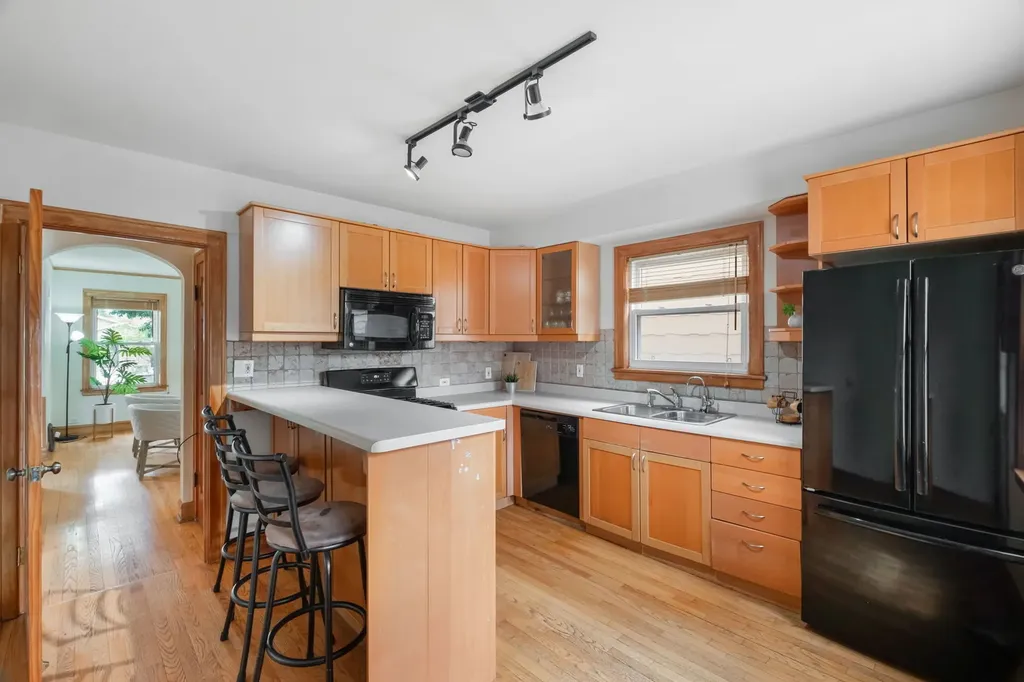 5424 North Mobile Avenue Chicago IL 60630