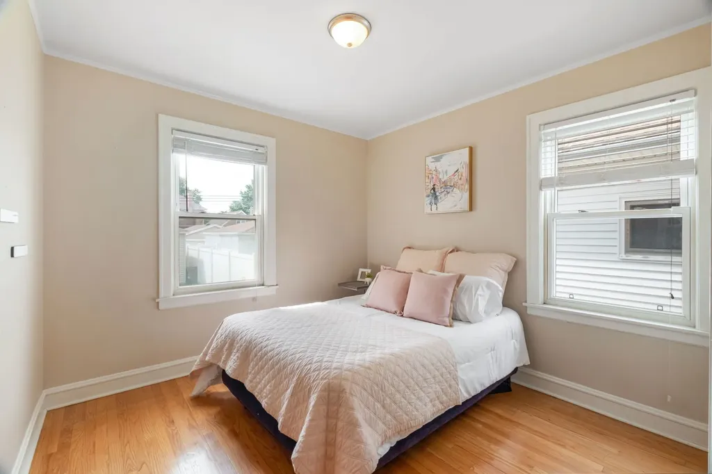 5424 North Mobile Avenue Chicago IL 60630