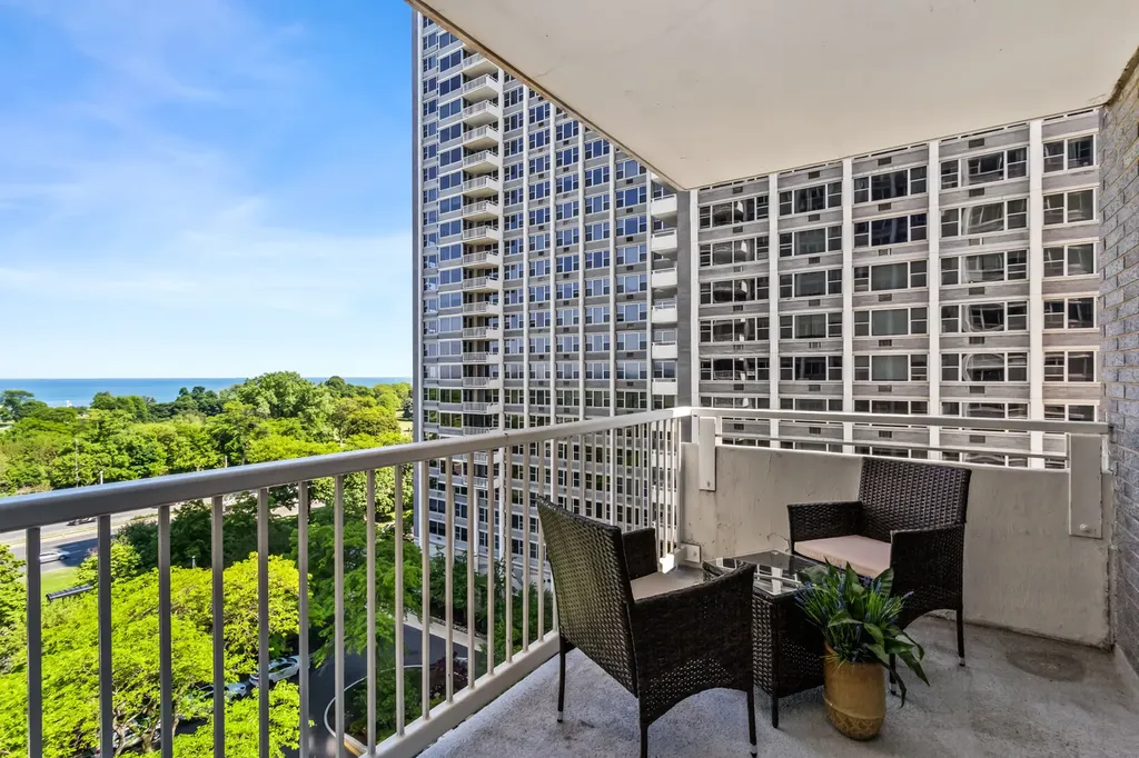 4250 North Marine Drive Chicago IL 60613