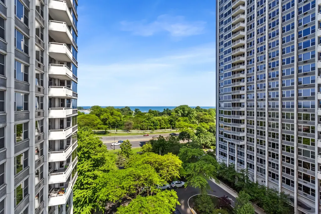 4250 North Marine Drive Chicago IL 60613