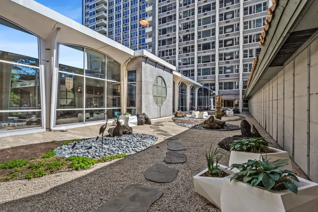 4250 North Marine Drive Chicago IL 60613