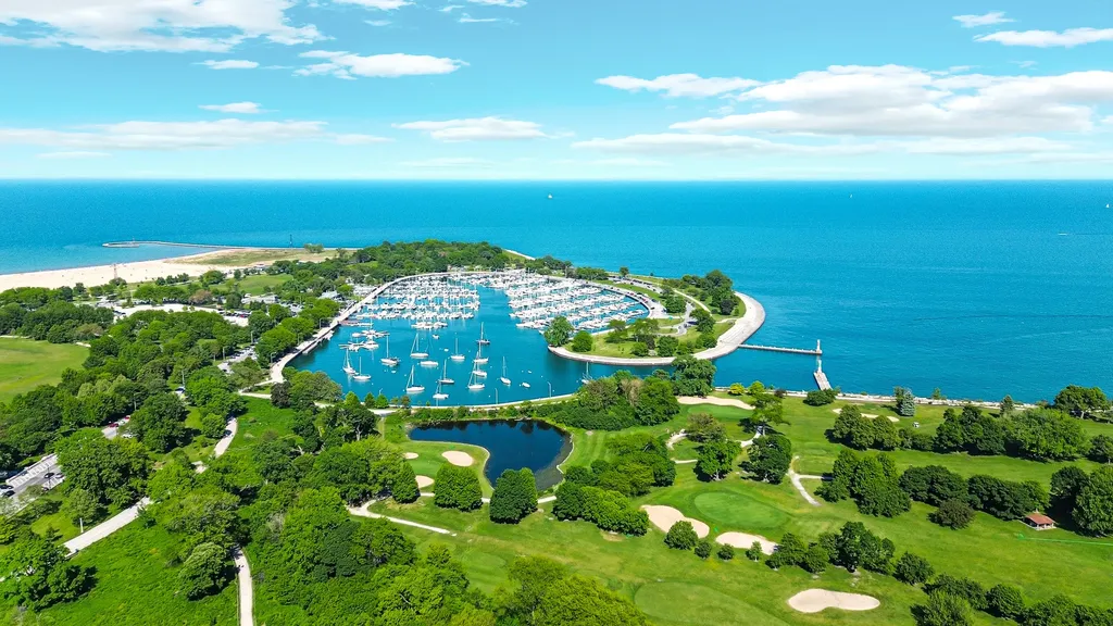 4250 North Marine Drive Chicago IL 60613