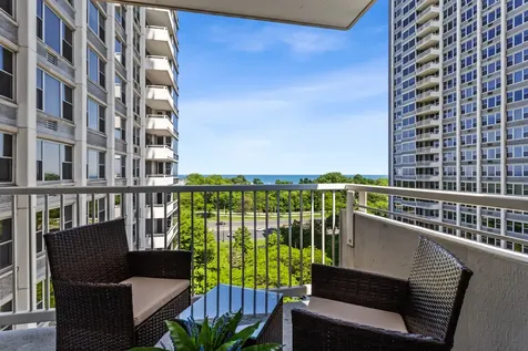 4250 North Marine Drive Chicago IL 60613