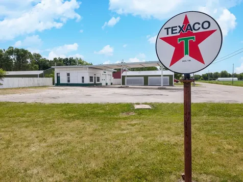 504 North Division Street Chenoa IL 61726