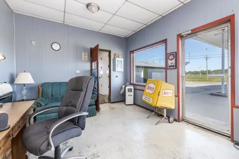 504 North Division Street Chenoa IL 61726