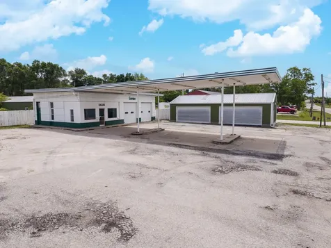 504 North Division Street Chenoa IL 61726