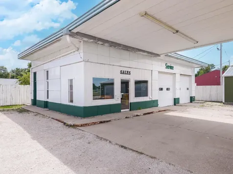 504 North Division Street Chenoa IL 61726