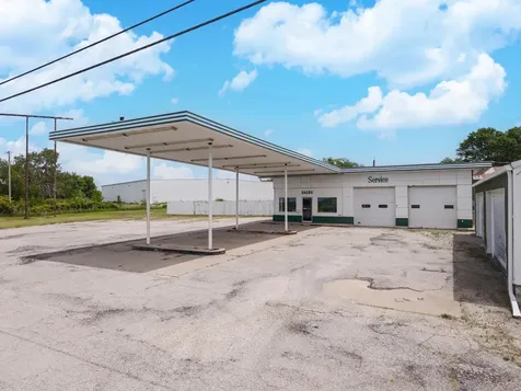504 North Division Street Chenoa IL 61726