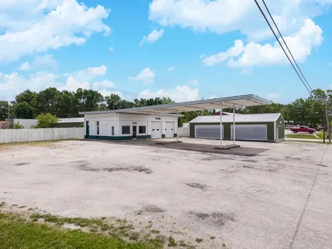 504 North Division Street Chenoa IL 61726