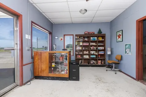 504 North Division Street Chenoa IL 61726