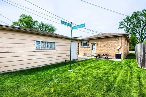 10749 South Rockwell Street Chicago IL 60655