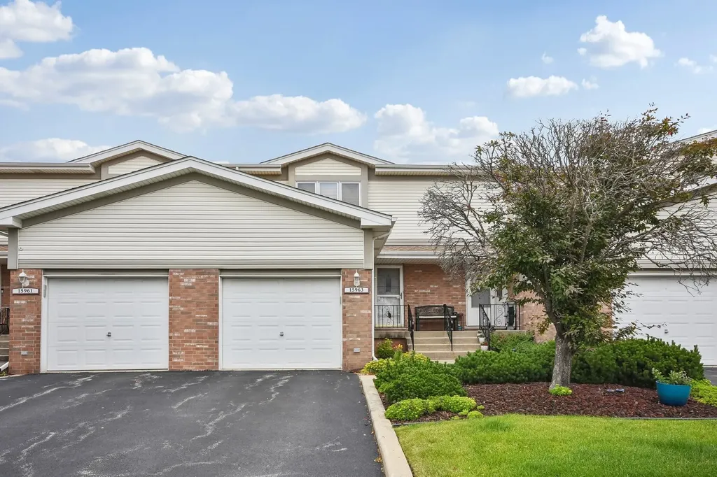 15963 Blackwater Court Tinley Park IL 60477