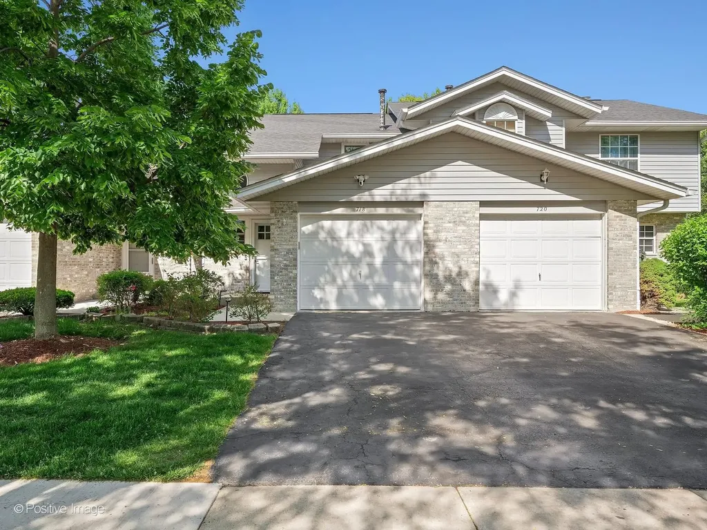 718 North Tamarac Boulevard Addison IL 60101