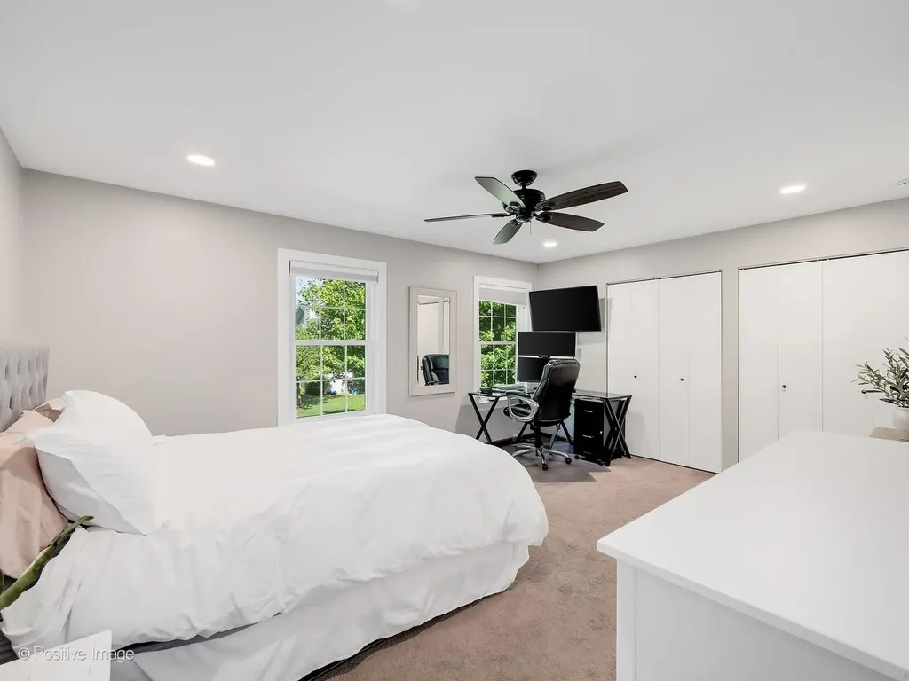 718 North Tamarac Boulevard Addison IL 60101