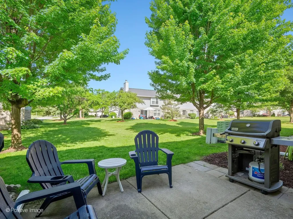 718 North Tamarac Boulevard Addison IL 60101