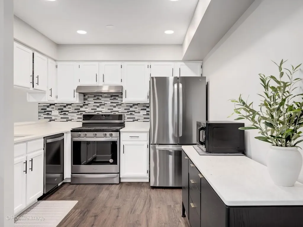 718 North Tamarac Boulevard Addison IL 60101