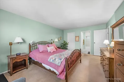 1605 East Central Road Arlington Heights IL 60005