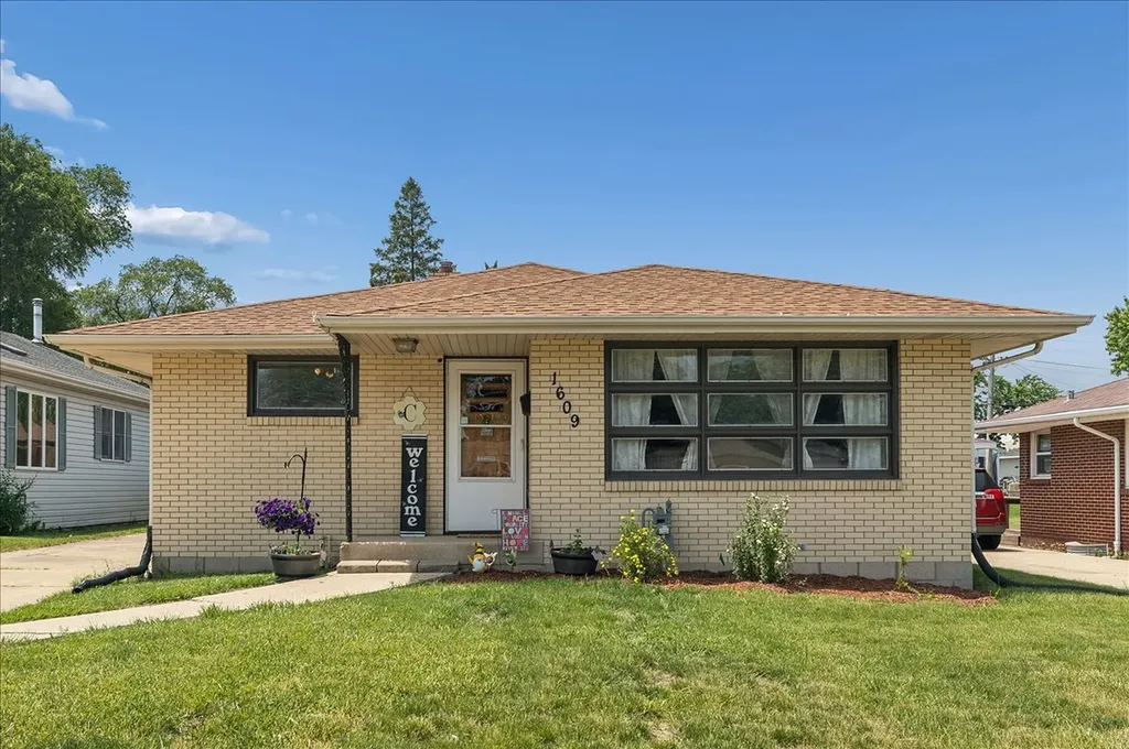 1609 Oakland Avenue Crest Hill IL 60403