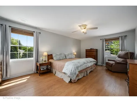 1367 Sanford Lane Glenview IL 60025