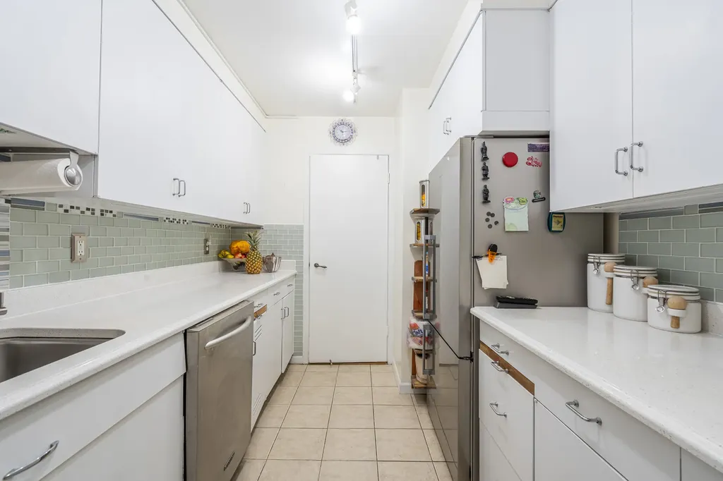850 North Dewitt Place Chicago IL 60611