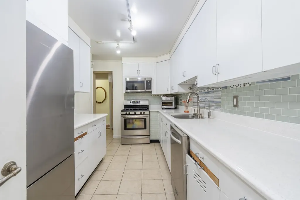 850 North Dewitt Place Chicago IL 60611