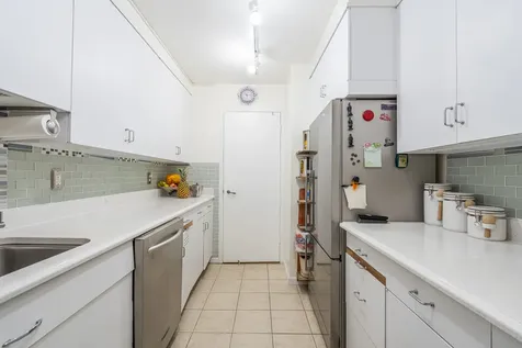850 North Dewitt Place Chicago IL 60611