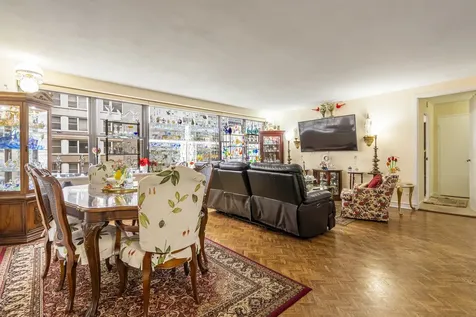 850 North Dewitt Place Chicago IL 60611