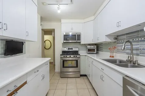 850 North Dewitt Place Chicago IL 60611
