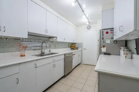 850 North Dewitt Place Chicago IL 60611