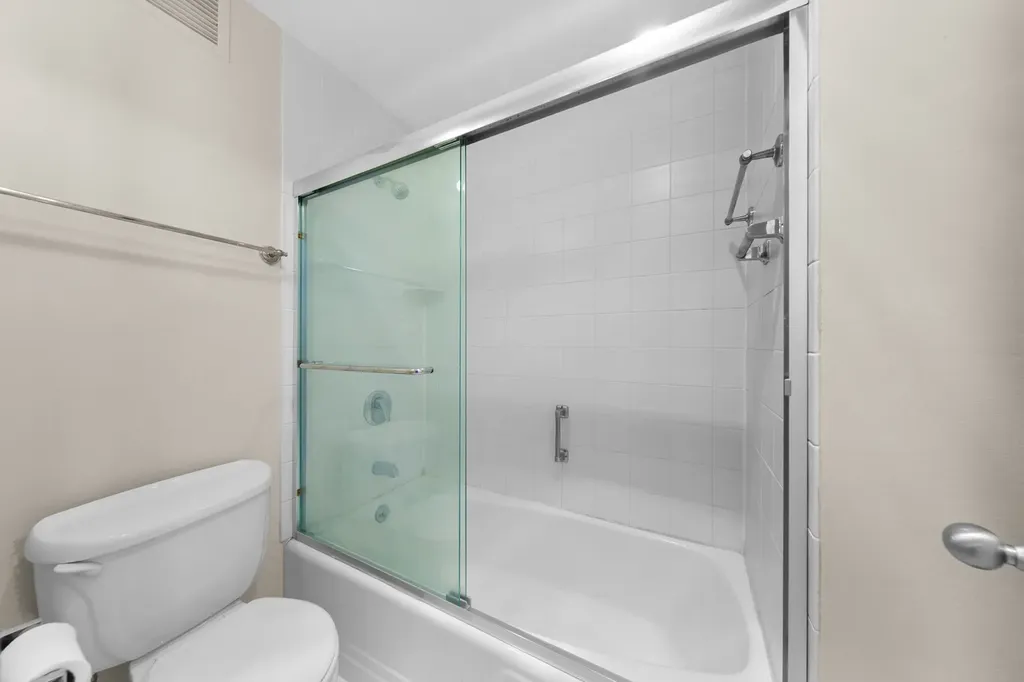 260 East Chestnut Street Chicago IL 60611