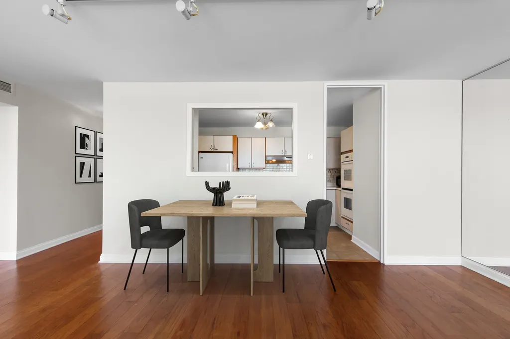 260 East Chestnut Street Chicago IL 60611