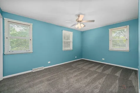 16888 West Orchard Valley Drive Gurnee IL 60031