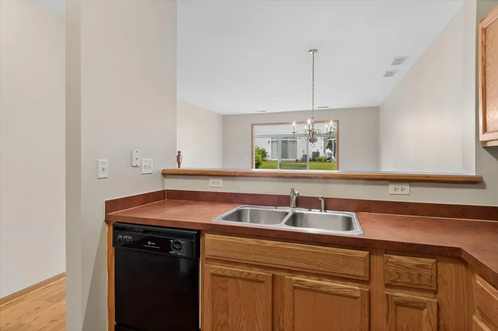 933 Genesee Court Naperville IL 60563