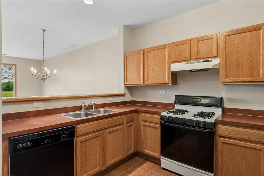 933 Genesee Court Naperville IL 60563