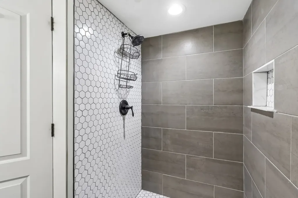 9023 South Oglesby Avenue Chicago IL 60617