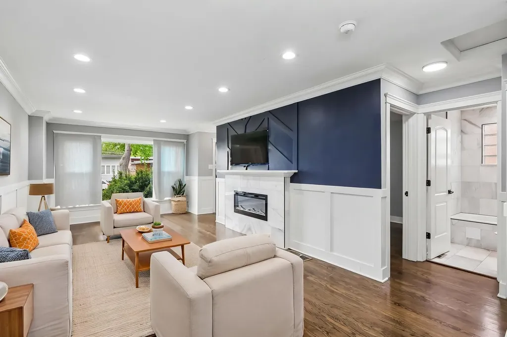 9023 South Oglesby Avenue Chicago IL 60617