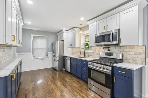 9023 South Oglesby Avenue Chicago IL 60617
