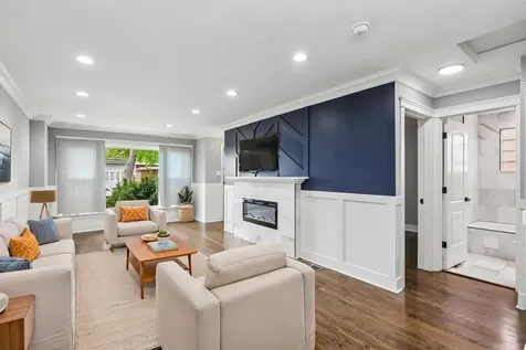 9023 South Oglesby Avenue Chicago IL 60617