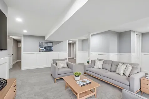 9023 South Oglesby Avenue Chicago IL 60617