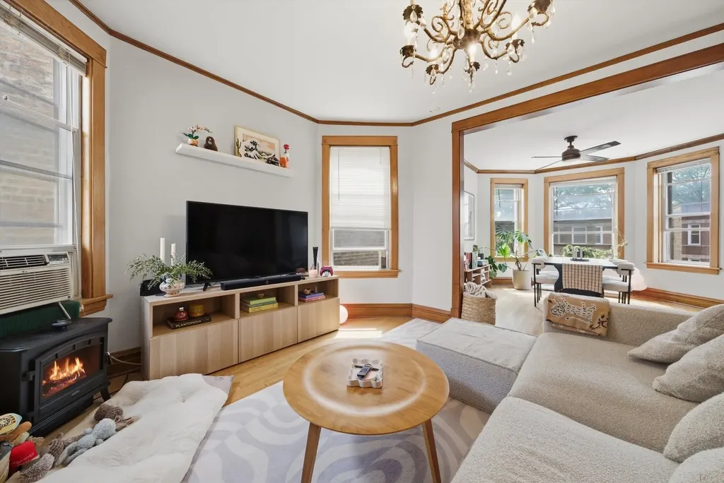 3531 North Oakley Avenue Chicago IL 60618