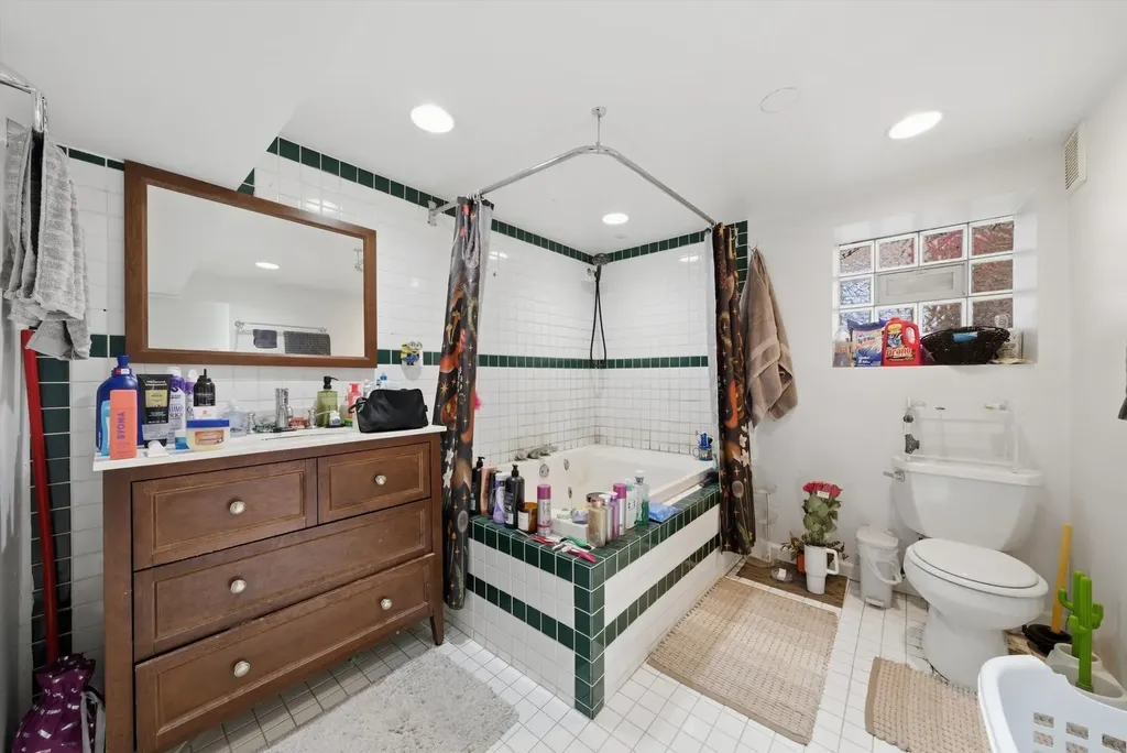 3531 North Oakley Avenue Chicago IL 60618