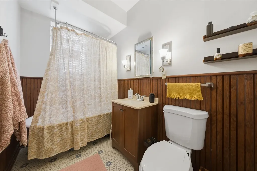3531 North Oakley Avenue Chicago IL 60618