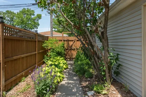 5034 West Argyle Street Chicago IL 60630
