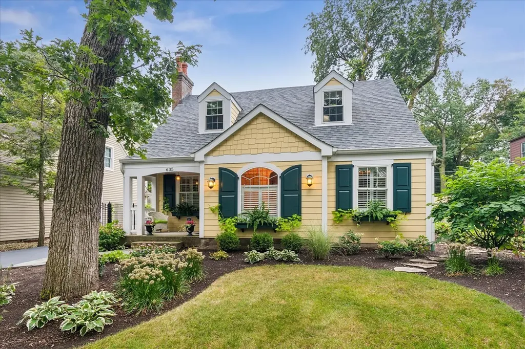 635 Green Briar Lane Lake Forest IL 60045